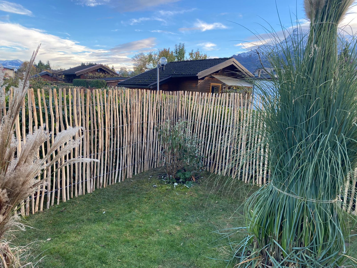 Staketenzaun aus Haselnuss 120cm Höhe mit Lattenabstand 3-5cm 5lfm