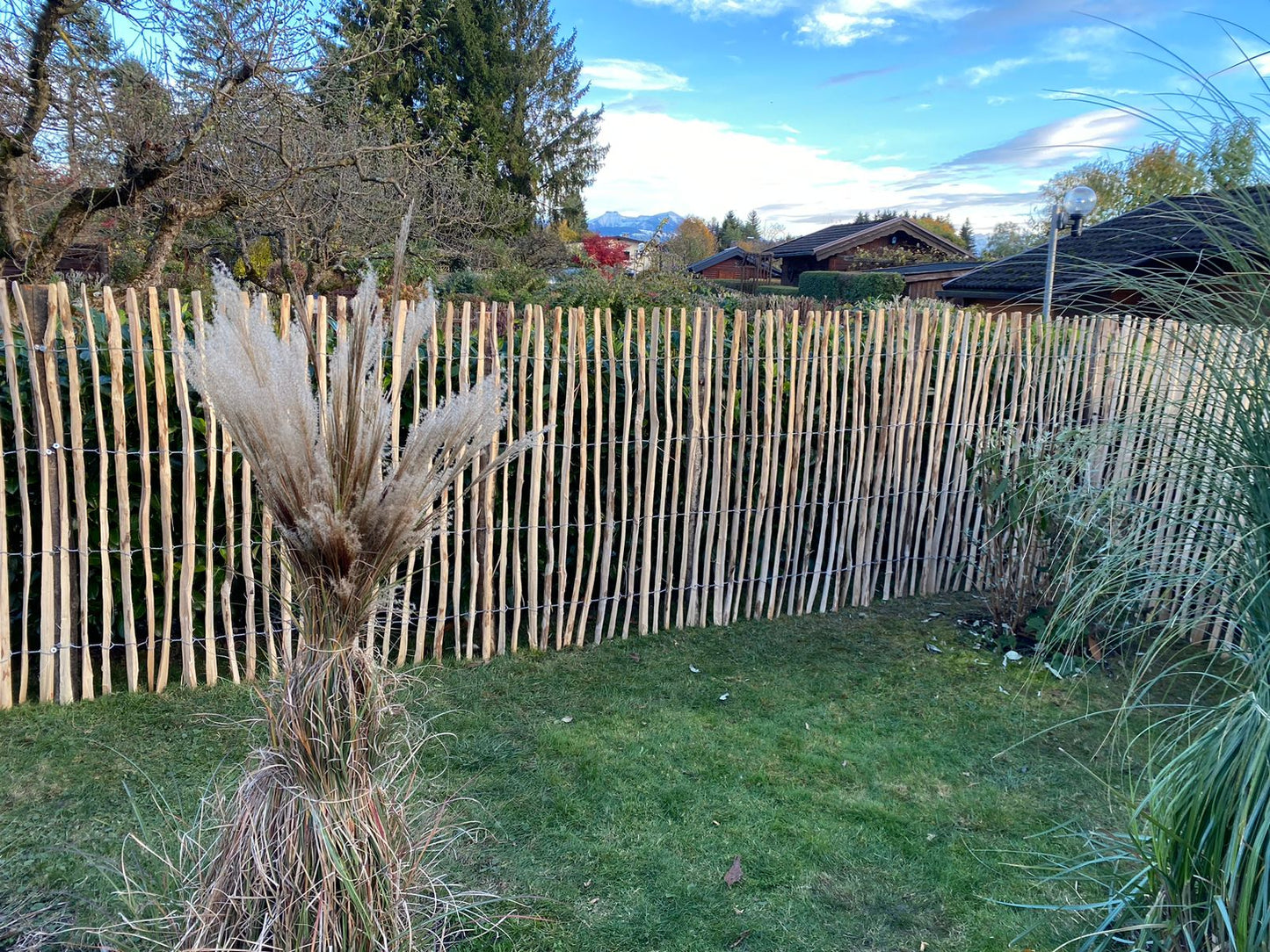 Staketenzaun aus Haselnuss 120cm Höhe mit Lattenabstand 3-5cm 5lfm